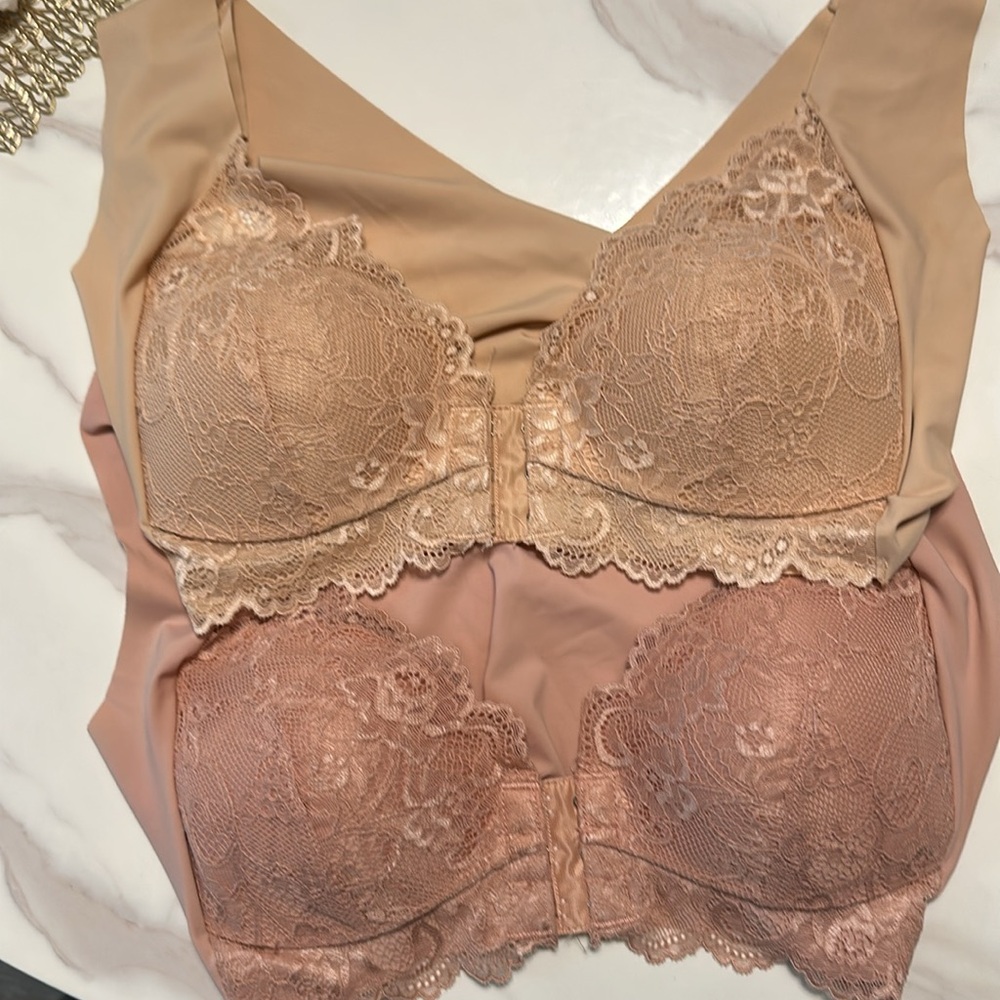 SORA FRONT CLOSURE , NO WIRES LACE BRAS - SIZE LL - SEE CHART IN PHOTOS.